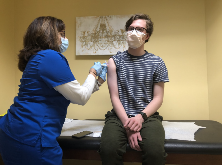 Jack Silverman 23 receives his trial injection. Photo courtesy of Jack Silverman 23. 