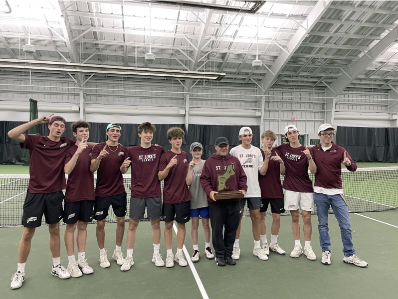 Hahn with the Varsity Tennis Team